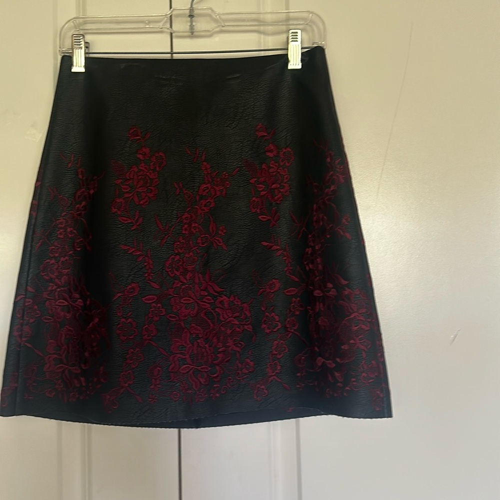 Material: 89% Viscose, 11% Polyester (faux leather)